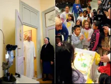 Visita do Papa Francisco ao dispensário em 2013 e logo recebe as famílias na Sala Paulo VI.