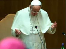 Papa Francisco em um momento de oração.