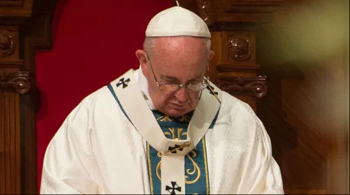 FranciscoRezando_VaticanMedia-200121.jpg ?? 