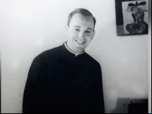 Sacerdote jesuíta Jorge Mario Bergoglio (hoje Papa Francisco) 
