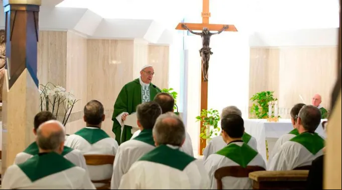 FranciscoSantaMarta_LOsservatoreRomano_040915.jpg ?? 