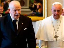 Fra’ Giacomo Dalla Torre com o Papa Francisco em junho de 2019.