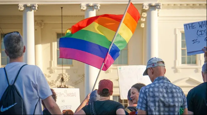 GayFlag_FlickrTedEytanCC_BY_SA_20_310118.jpg ?? 