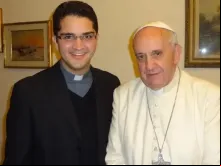Gleison de Paula Souza com o papa Francisco em 2014