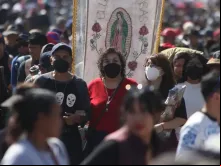 Fiéis na Basílica de Guadalupe