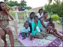 Mulheres e crianças haitianas 