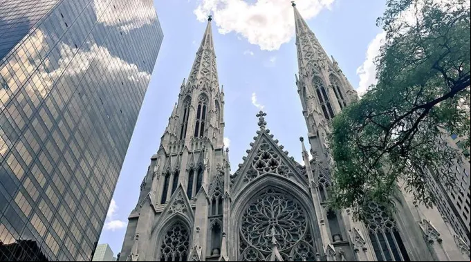HombreCatedralNuevaYork_SanPatricio_160519.jpg ?? 