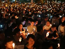 Vigília em Hong Kong em memória ao massacre de Tiananmen.