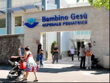 o principal ao Hospital Bambino Gesù.