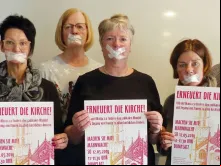 Algumas das participantes da greve de mulheres contra a Igreja na Alemanha.