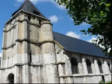 Fachada da Igreja de Saint-Etienne-du-Rouvray.