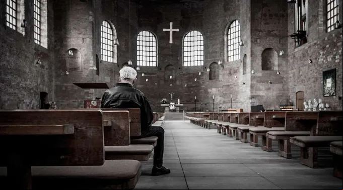 Iglesia-con-pocos-fieles-Pixabay-21-03-19.jpg ?? 