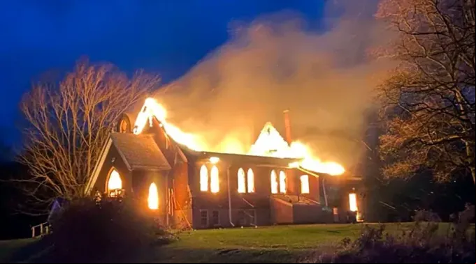 IglesiaIncendioCanada_080721.jpg ?? 