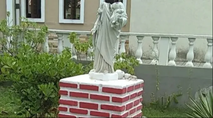 Imagens-Sacras-destruidas-Igreja-Fortaleza_Instagram_1.jpg ?? 