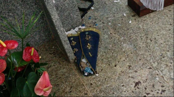 Imagens-de-santas-destruidas-no-ES_Facebook-Paroquia-Nossa-Senhora-da-Penha-Castelo_1.jpg ?? 