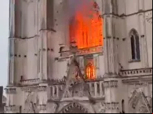 Incêndio na Catedral de Nantes.