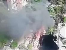Fumaça produzida pelo fogo provocado por vândalos na igreja de São Francisco de Borja. Crédito: Captura de vídeo