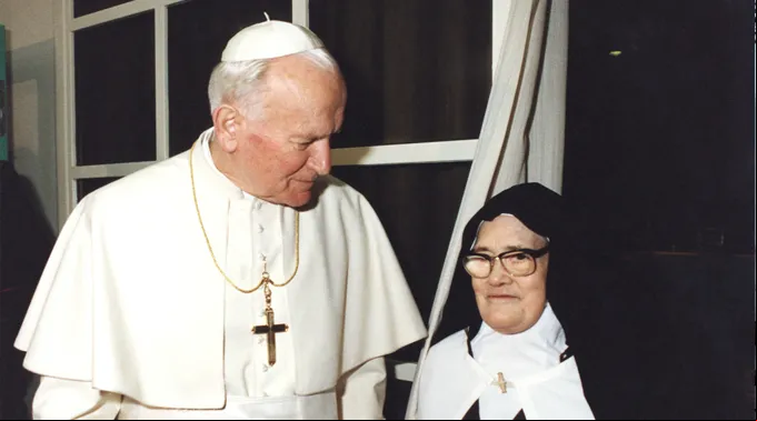 Irma_Lucia_Joao_Paulo_II.jpg ?? 