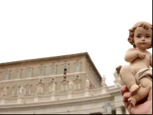 Bênção das imagens do Menino Jesus no Vaticano