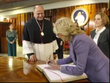 Jill Biden assina livro de visitantes ilustres na basílica de Guadalupe