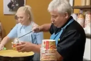 Krajewski_alimentos_Ucrania_delantal.jpg