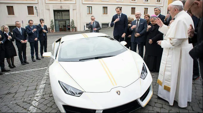 Lamborghini_Huracan_Papa_Francisco_Vatican_News_300418.jpg ?? 