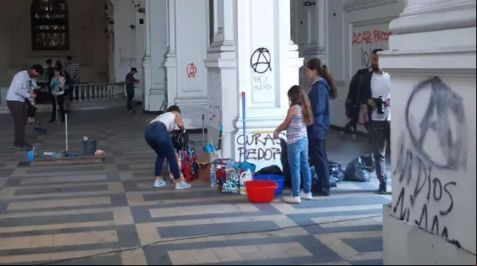 Limpieza-PLaAsuncionChile_IvanPeralta_111119.jpg ?? 