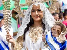 Lourdes María Cornejo vestida como Nossa Senhora da Paz em desfile pátrio de El Salvador, em 15 de setembro de 2019. Crédito: Cortesia