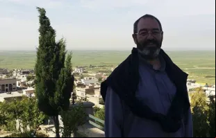 Pe. Luis Montes no povoado cristão Alqosh.