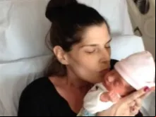Elizabeth e a pequena Lily Joice.