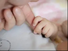 Mãos de bebê