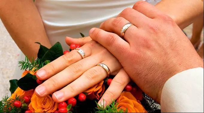 ManosAnillosMatrimonio_PixabayDominioPublico_070815.jpg ?? 