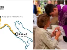 Cartaz da marcha e neo-sacerdote com a mãe depois da ordenado no rito antigo