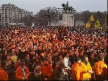 Multitudinária Marcha pela Vida em Paris.