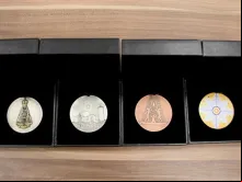 Medalhas comemorativas do Jubileu dos 300 anos de Aparecida.