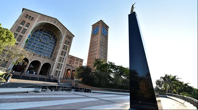 Memorial_Construtores_Aparecida.jpg ?? 
