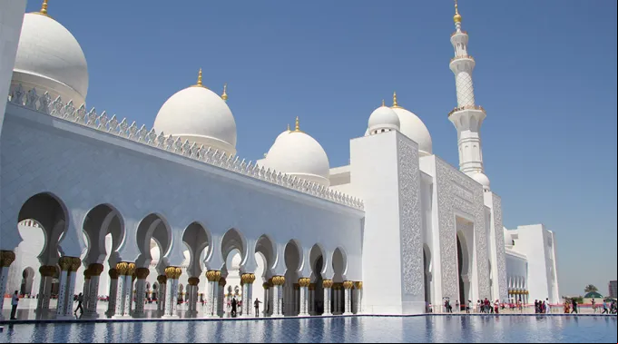 MezquitaSheikhZayed_WikimediaCommons_160617.jpg ?? 