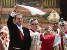 O milagre do sangue de São Januário na Catedral de Nápoles. Crédito: Chies adi Napoli