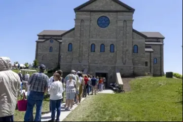 Miles-abadia-benedictina-Craig-J-Campbell-EWTN-News-290523.jpg