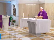 Papa durante a Missa celebrada na Casa Santa Marta.
