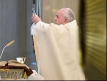 O Papa Francisco celebra a Missa.