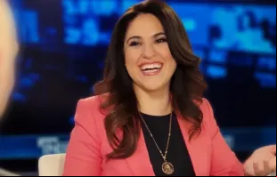 Montse Alvarado fala com o vice-presidente e diretor editorial da EWTN News, Matthew Bunson, durante uma transmissão ao vivo do "EWTN News In Depth".