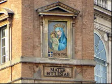 Mosaico Mater Ecclesia na Praça de São Pedro