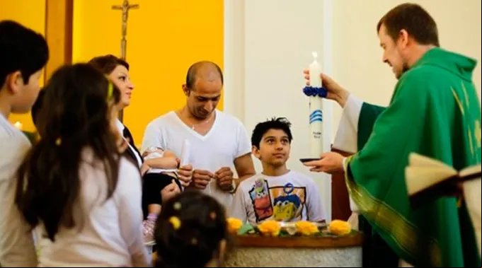 MusulmanesBautizadosCristianismo_TwitterUrbanCN_261016.jpg ?? 