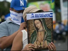 Marcha na Nicarágua em apoio aos bispos do país.