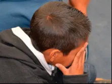 Menino rezando 