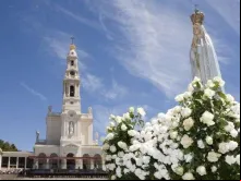 Imagem de Nossa Senhora de Fátima no Santuário mariano de Portugal 
