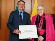 Jair Bolsonaro com Dom Giambattista Diquattro.
