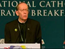 Dom Thomas Olmsted, de Phoenix, pronuncia o discurso no Café da manhã Nacional de Oração Católico, em Washington, em 23 de abril de 2019