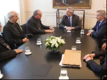 Reunião de Bispos da Conferência Episcopal Argentina com presidente Alejandro Fernández. Crédito: Conferência Episcopal Argentina
